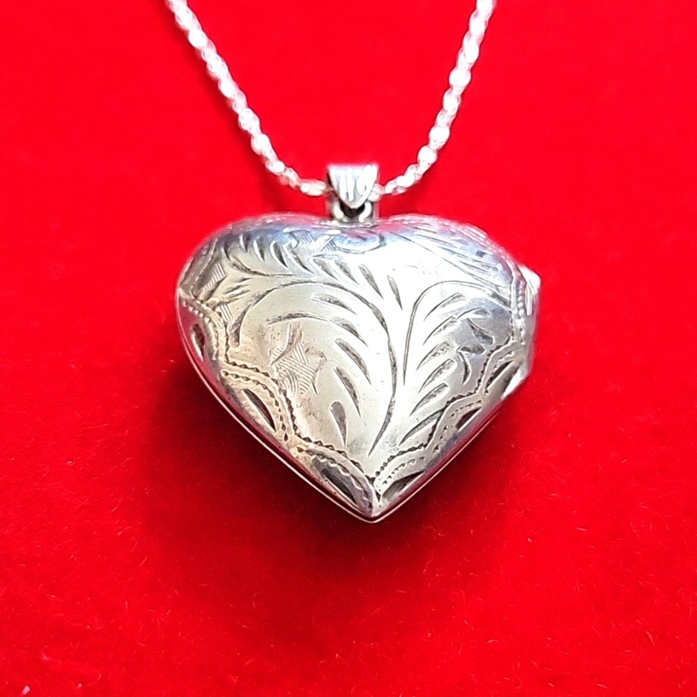 Sterling Silver Puffed Heart Lockett with Sterling Silver 24" Tinsel Chain